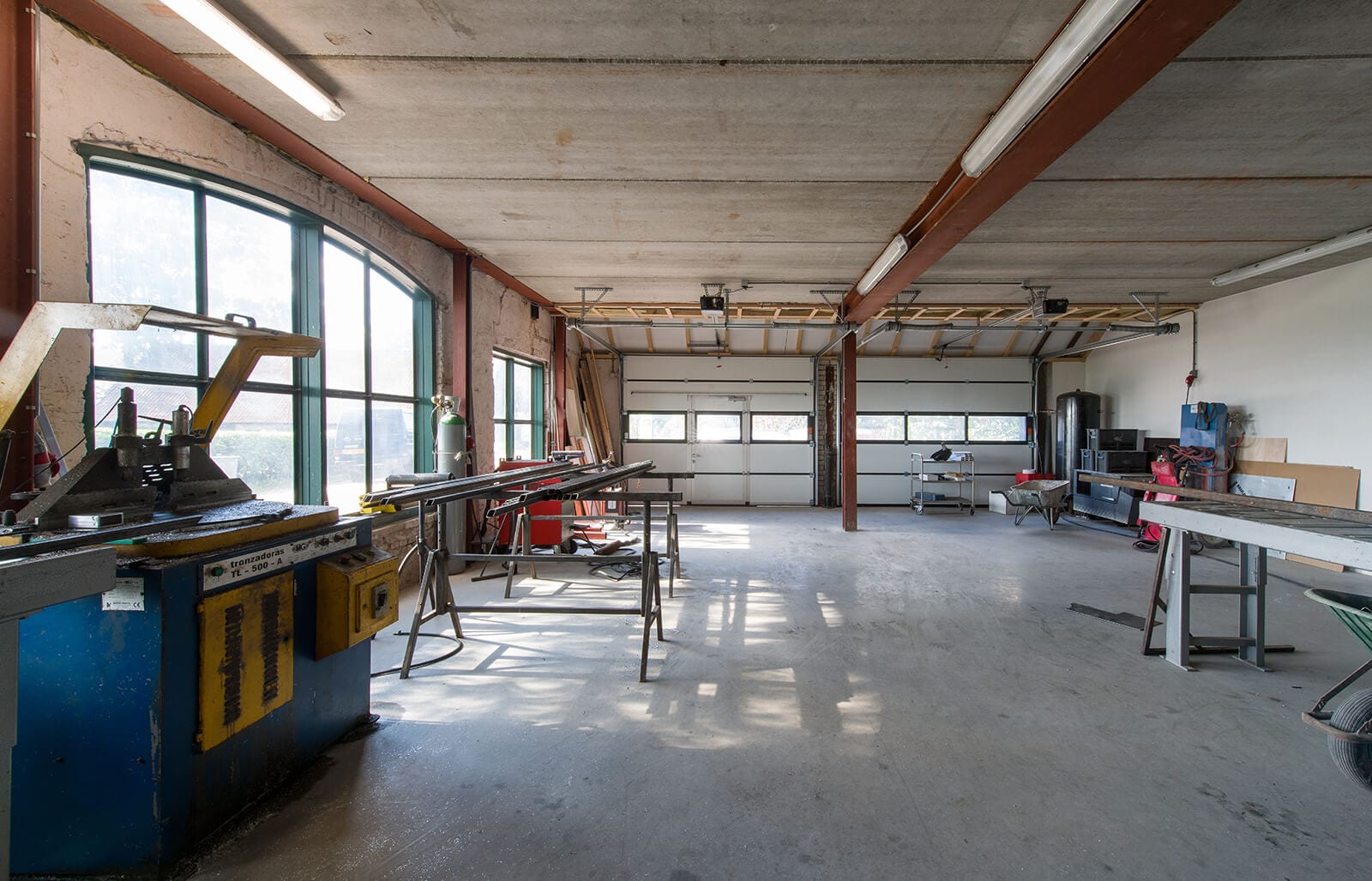 Bedrijfsruimte met woning Leersum